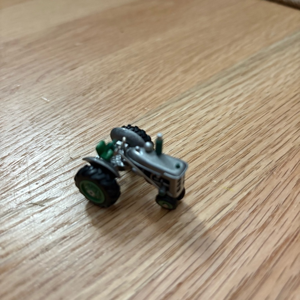 Hallmark Mini ANTIQUE TRACTORS Mini Collector's Series Green